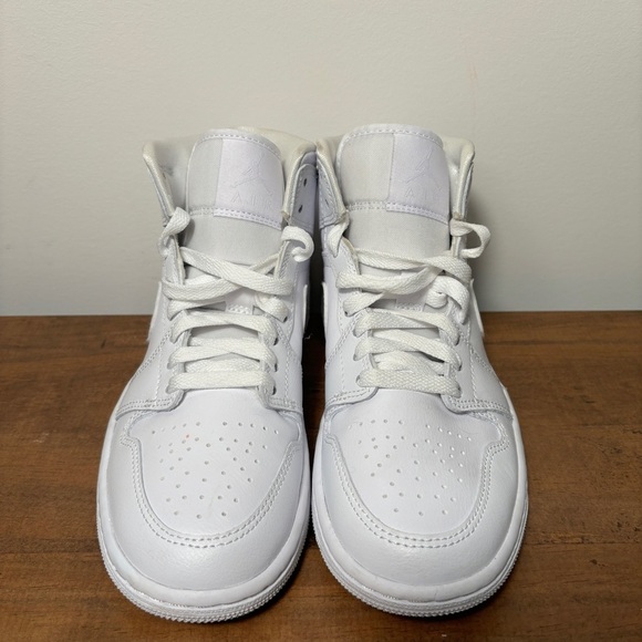 Nike Air Jordan 1 Mid Triple White Sneakers Retro Shoes DV0991-111 Women 5.5 - Picture 4 of 7